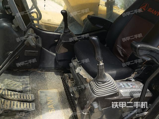 驾驶室整体（整机外观）