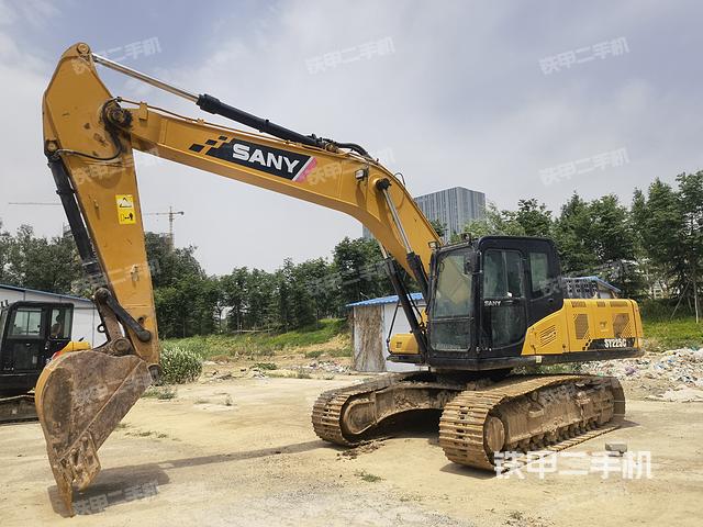 三一重工SY215C挖掘機(jī)