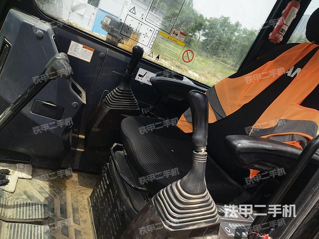 驾驶室整体（整机外观）