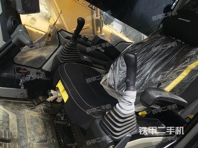 驾驶室整体（整机外观）