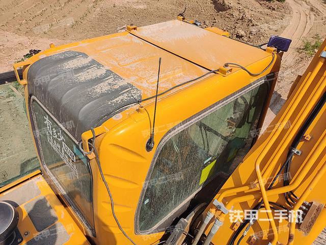 驾驶室顶部（整机外观）