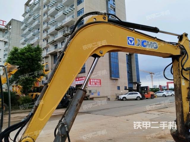 轉(zhuǎn)盤和下車架正前（工作和回轉(zhuǎn)裝置）