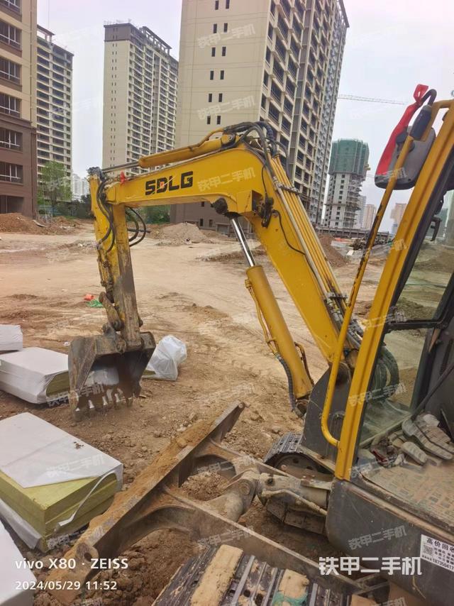 驾驶室顶部（整机外观）