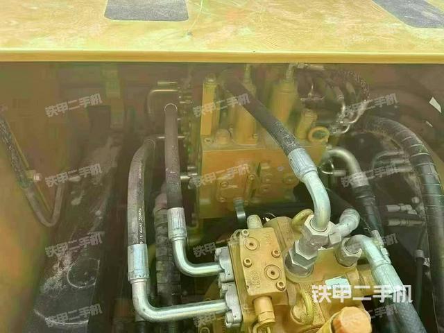 回转马达和主控阀（整机外观）