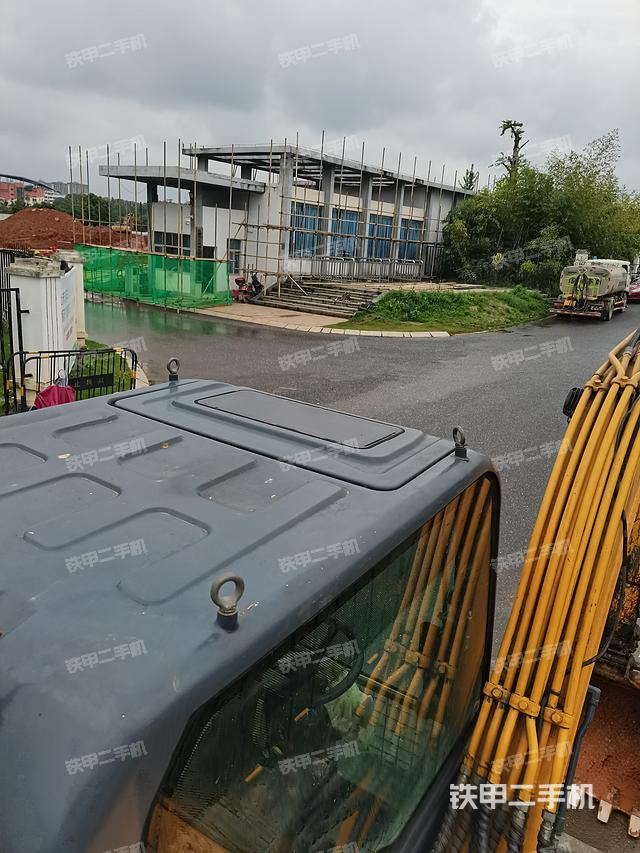 驾驶室顶部（整机外观）