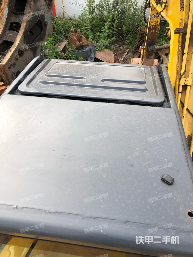 驾驶室顶部（整机外观）