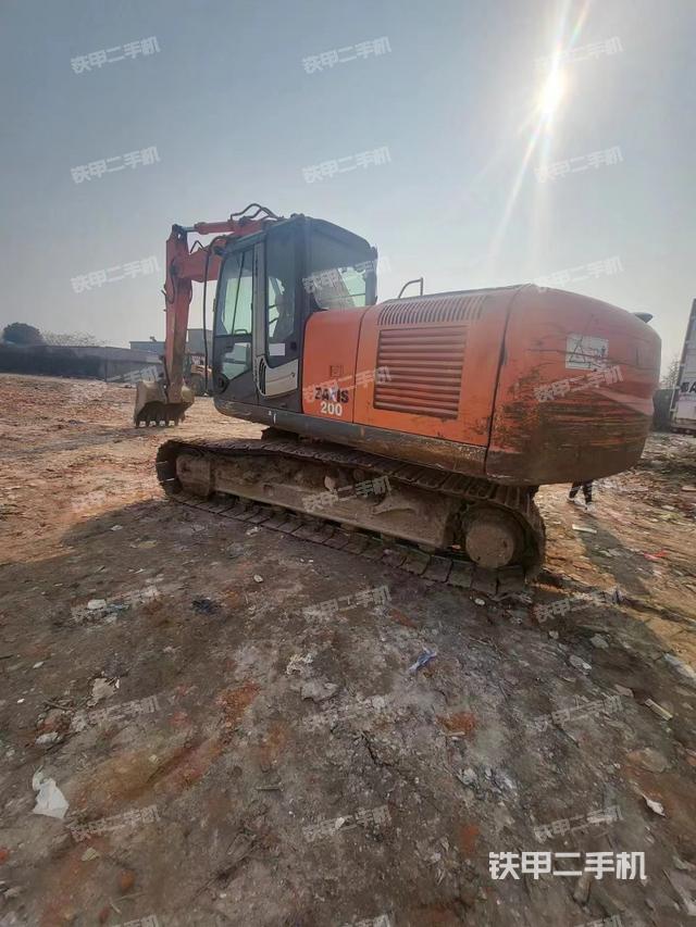 驾驶室顶部（整机外观）