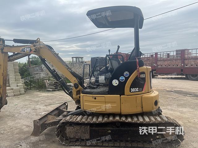 驾驶室顶部（整机外观）