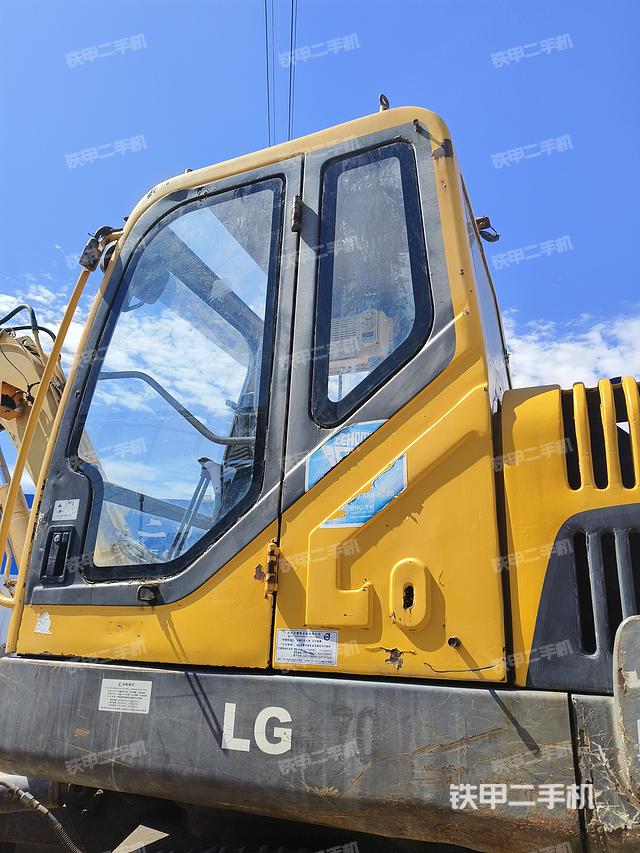 驾驶室整体（整机外观）