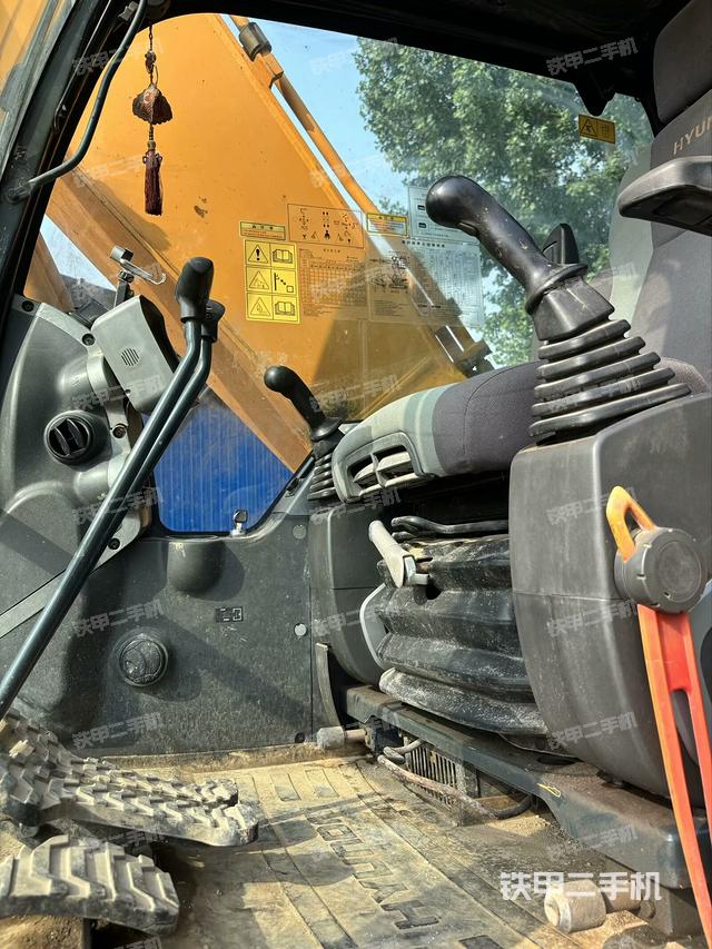 驾驶室整体（整机外观）