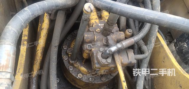 回转马达和主控阀（整机外观）