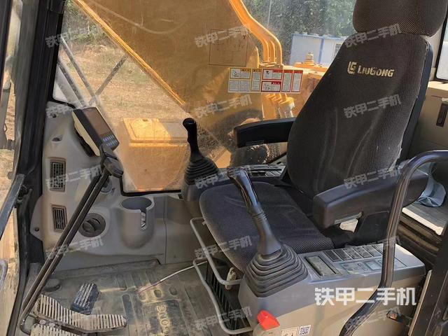 驾驶室整体（整机外观）