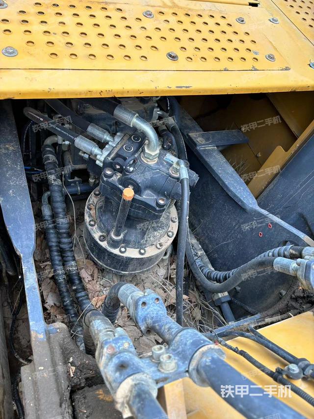 回转马达和主控阀（整机外观）