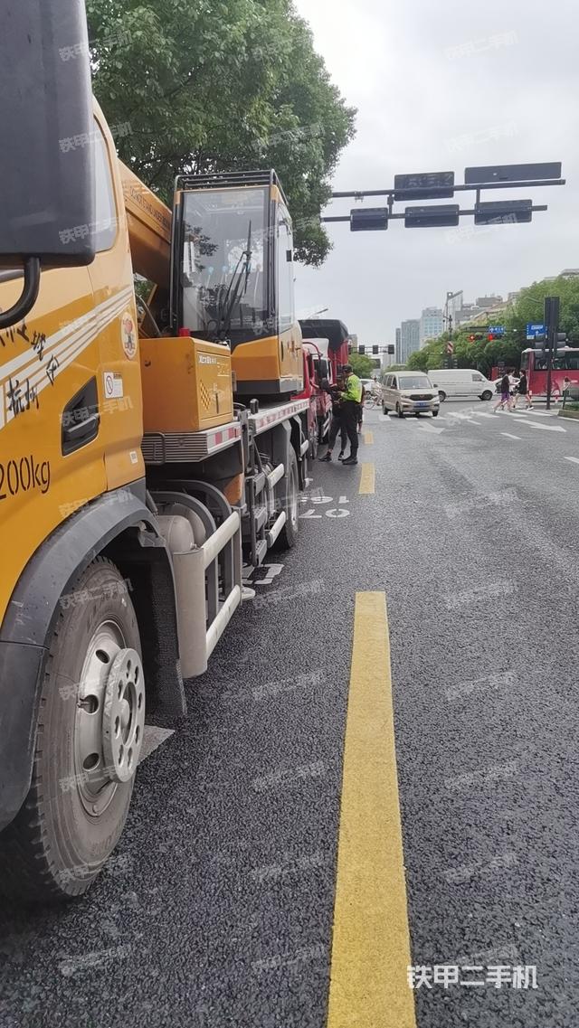 整机右侧（设备外观及核心部件）