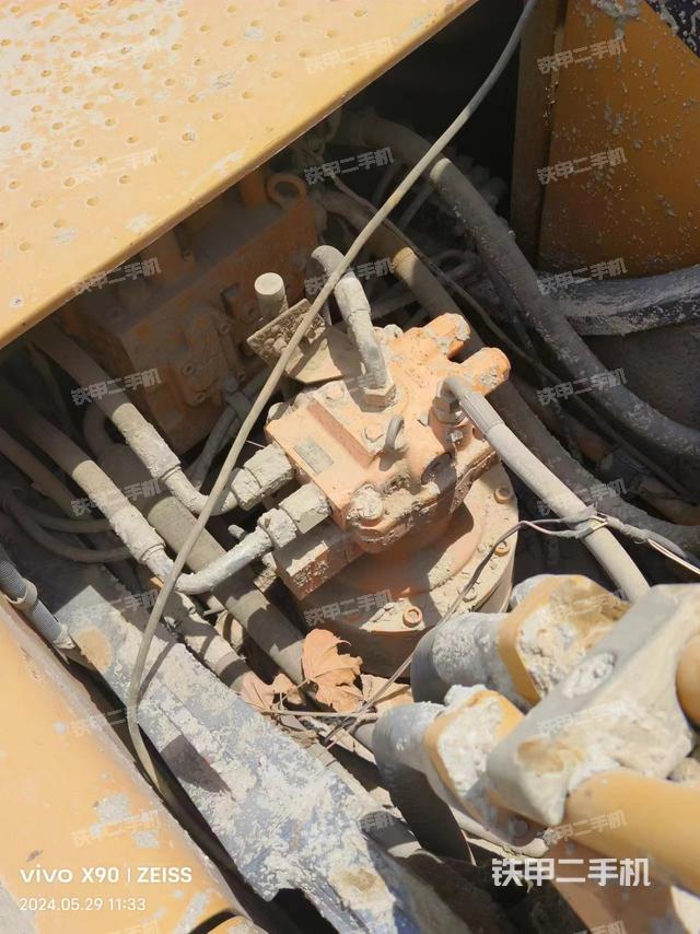 回转马达和主控阀（整机外观）