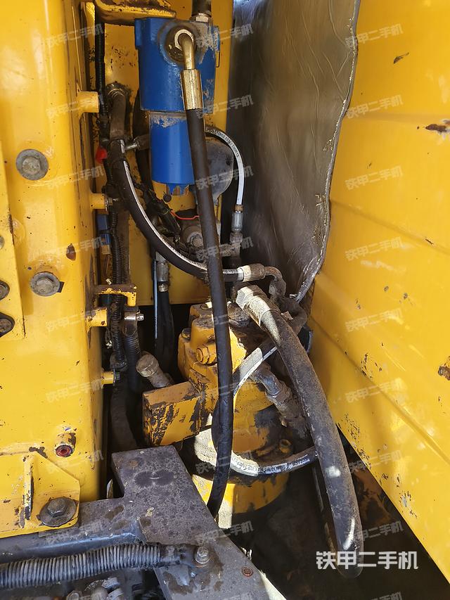 回转马达和主控阀（整机外观）