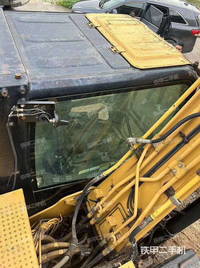 驾驶室顶部（整机外观）