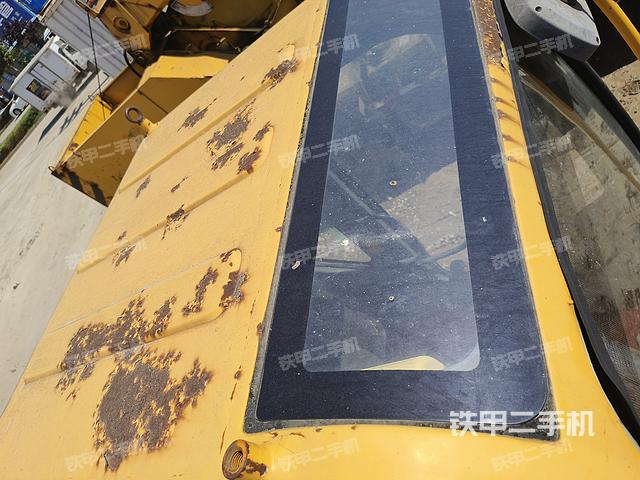 驾驶室顶部（整机外观）