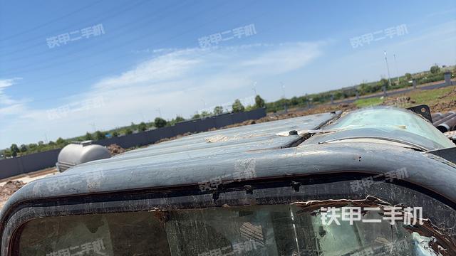 驾驶室顶部（整机外观）