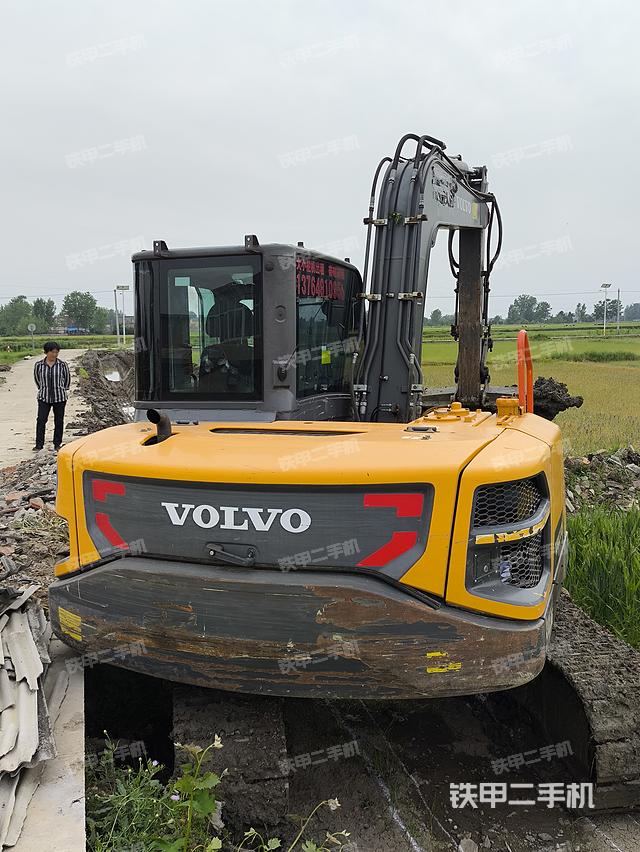 驾驶室顶部（整机外观）