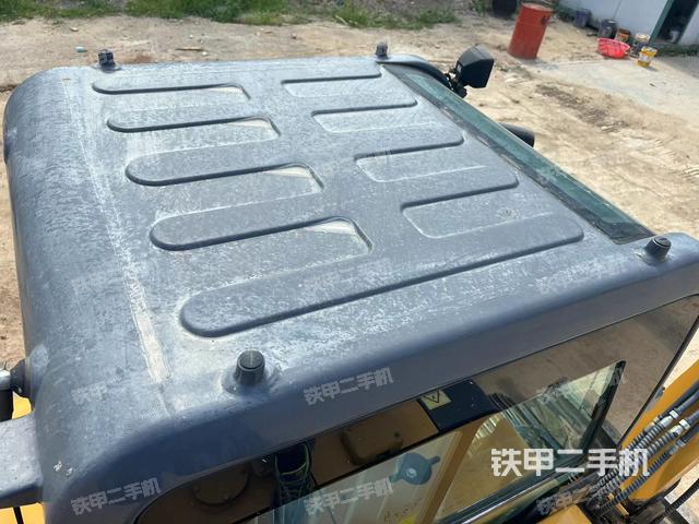 驾驶室顶部（整机外观）