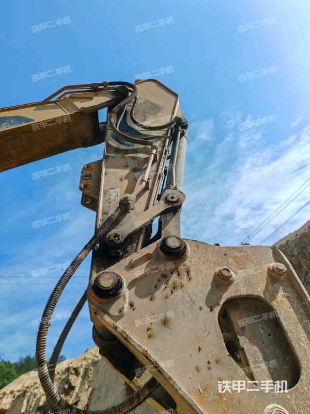 小臂整體左后(工作和回轉(zhuǎn)裝置) 小臂整體左后(工作和回轉(zhuǎn)裝置)