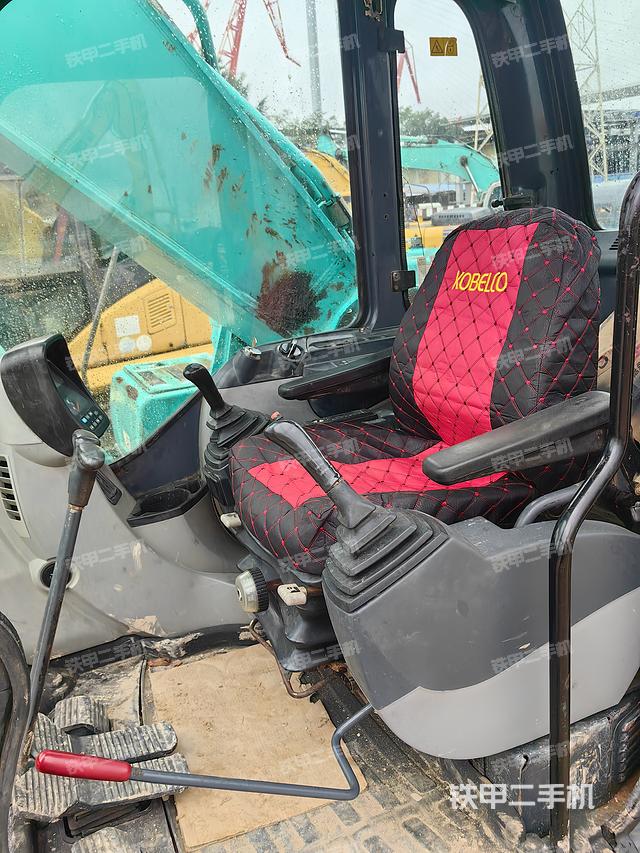 驾驶室整体（整机外观）