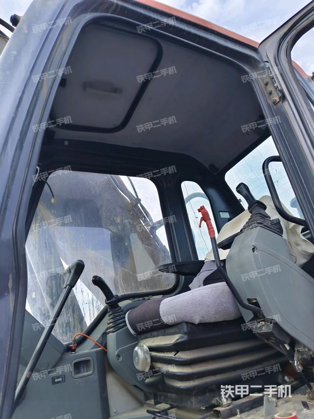 右侧玻璃角标（驾驶室部分）