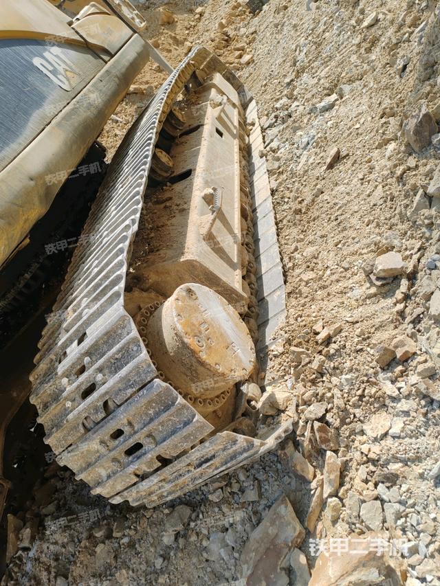 右側(cè)履帶整體(行走機(jī)構(gòu)) 右側(cè)履帶整體(行走機(jī)構(gòu))