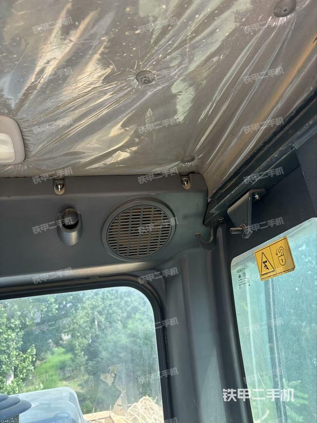 驾驶室顶部（整机外观）