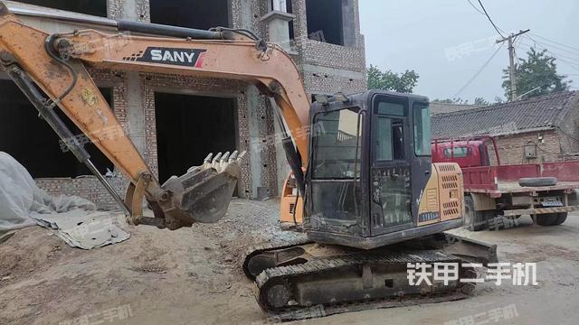 驾驶室顶部（整机外观）