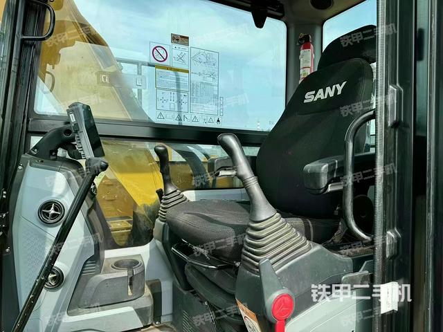 驾驶室整体（整机外观）