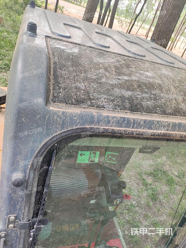 驾驶室顶部（整机外观）