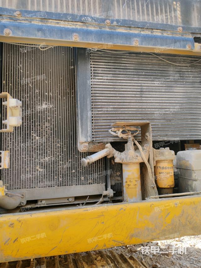 散熱器正面(大件艙室) 散熱器正面(大件艙室)