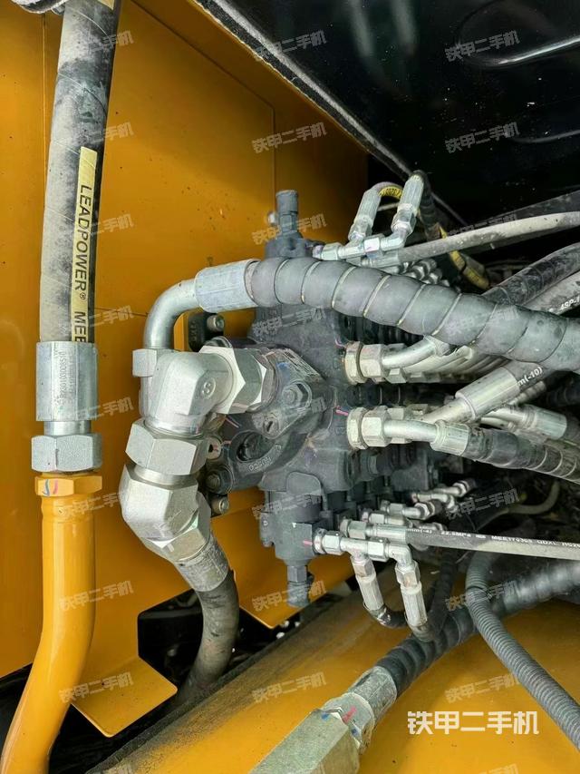 驾驶室顶部（整机外观）