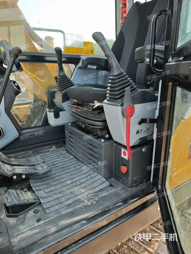 驾驶室整体（整机外观）