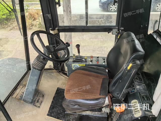 驾驶室操作台（设备外观及核心部件）