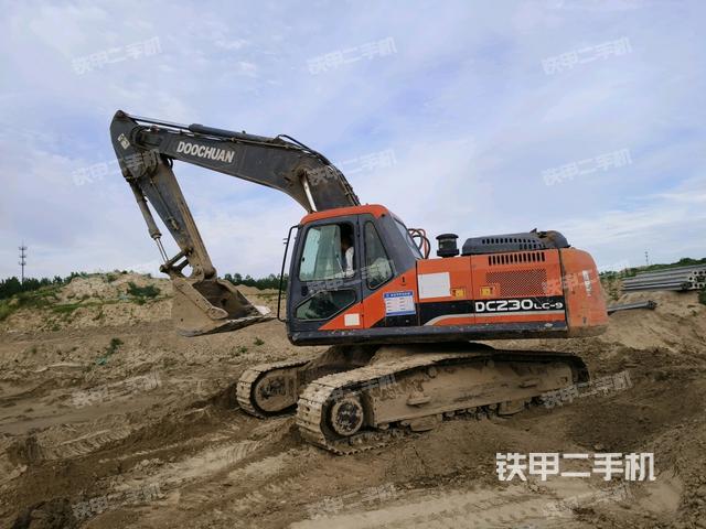 斗川DC225LC-9挖掘机