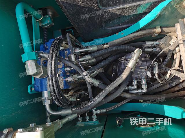 回转马达和主控阀（整机外观）