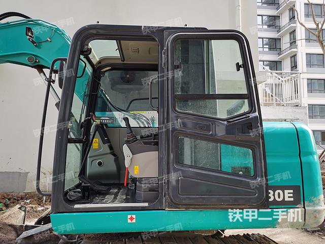 驾驶室整体（整机外观）