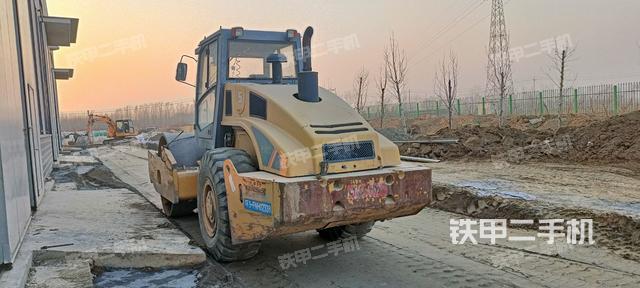 整机右后45°（设备外观及核心部件）