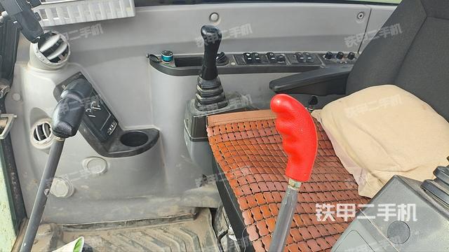 驾驶室整体（整机外观）