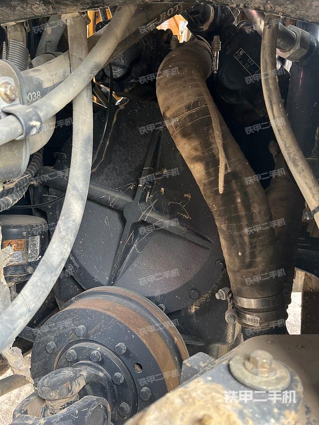 发动机右侧（整机外观及大件）