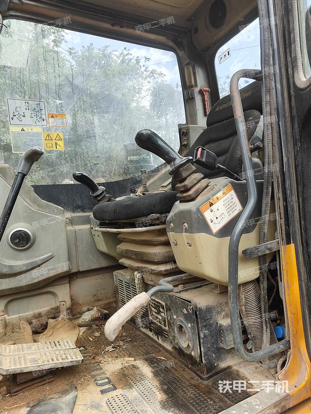 驾驶室整体（整机外观）