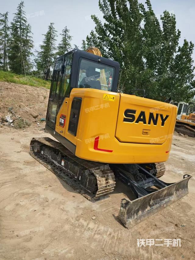 驾驶室顶部（整机外观）