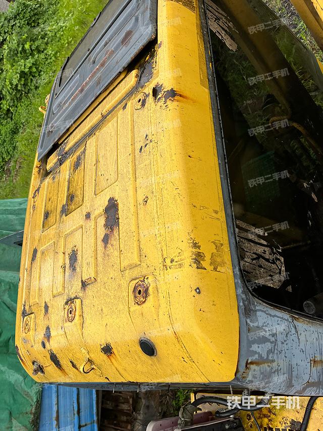 驾驶室顶部（整机外观）