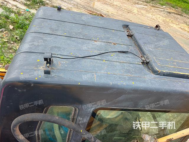 驾驶室顶部（整机外观）