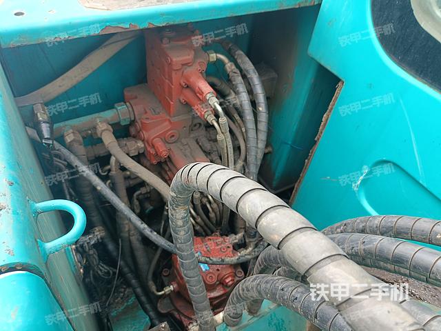 回转马达和主控阀（整机外观）