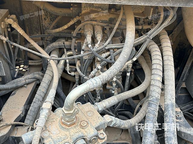 回转马达和主控阀（整机外观）