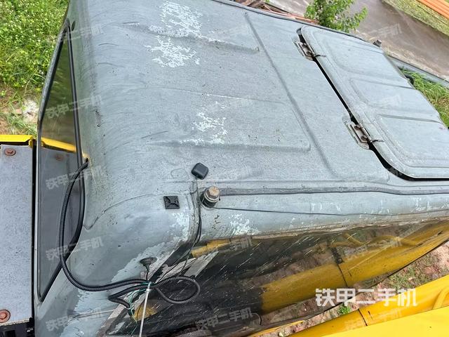 驾驶室顶部（整机外观）